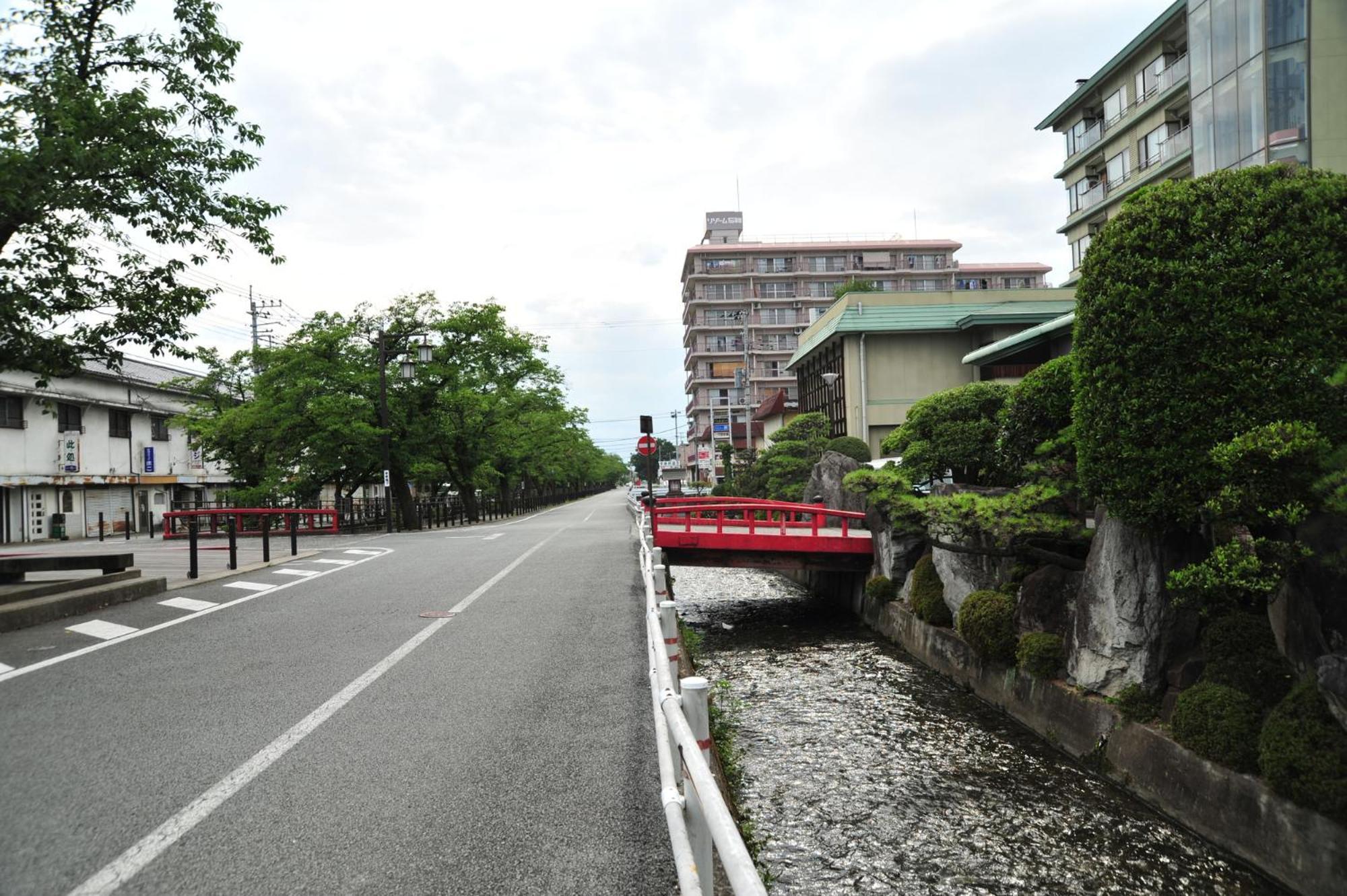ホテル 楽せりな 笛吹市 エクステリア 写真